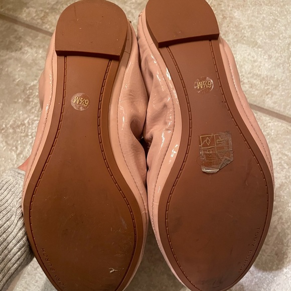 Tory Burch patent flat 6.5 Nearly NEW - Picture 4 of 5